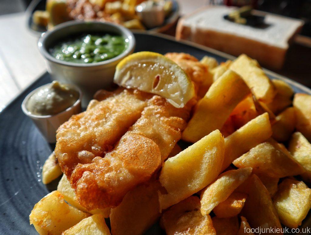 [英國曼城美食]平民美食炸魚薯條-Fosters Fish & Chips