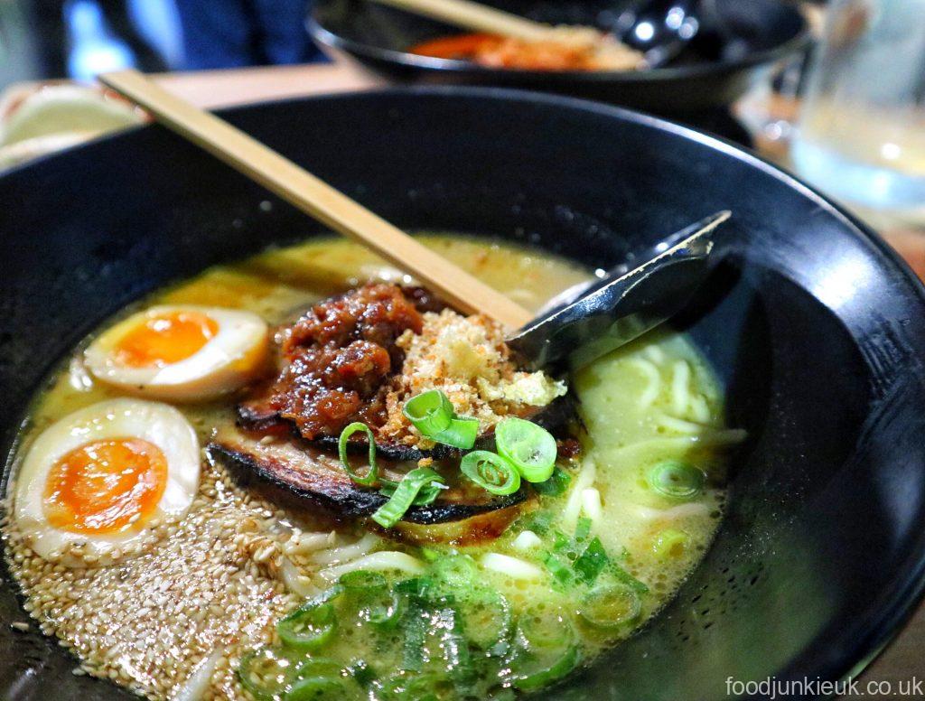 [英國曼城美食]夜貓族宵夜新選擇-Cocktail Beer Ramen + Bun