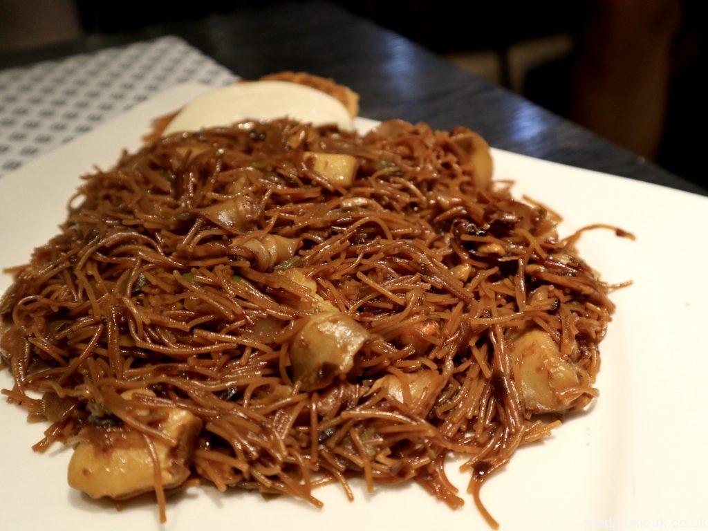 Popular Tapas Bar in Barcelona - Vinitus