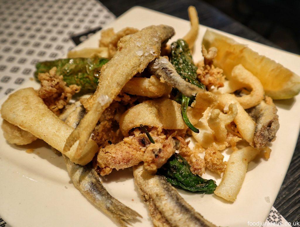 Popular Tapas Bar in Barcelona - Vinitus