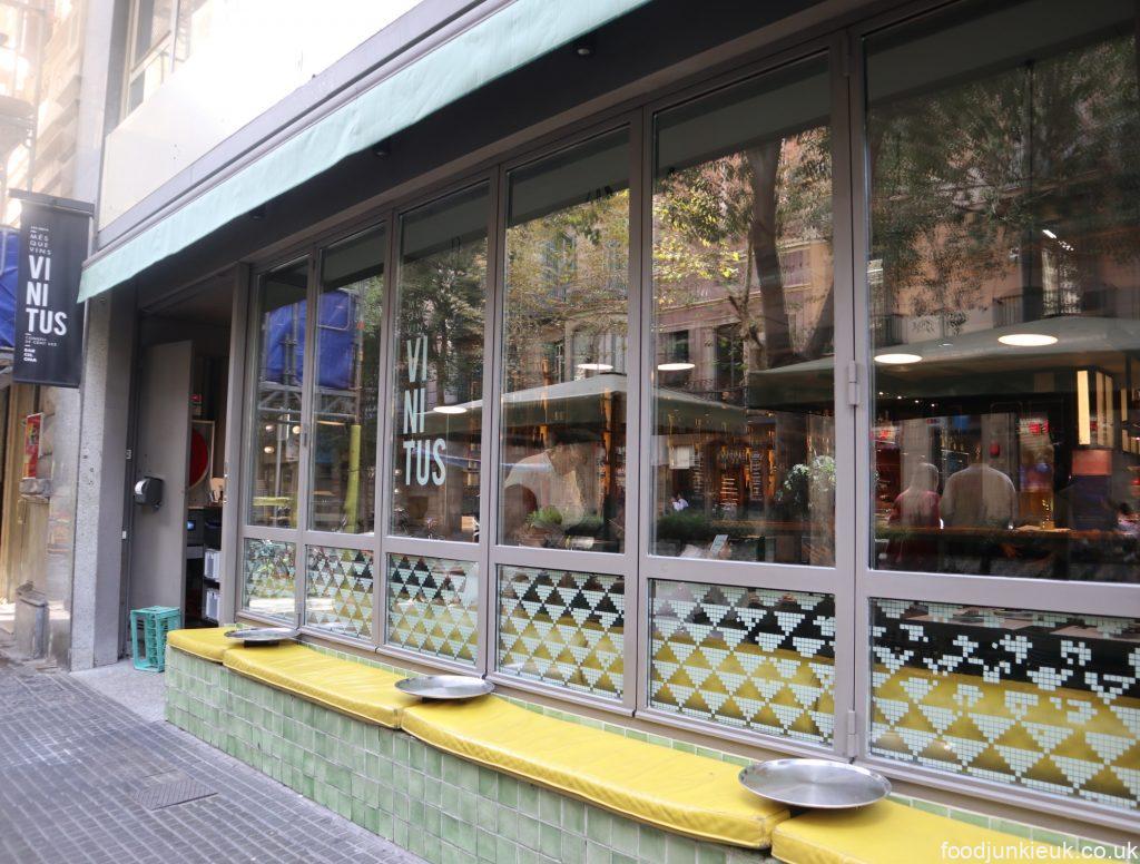 Popular Tapas Bar in Barcelona - Vinitus