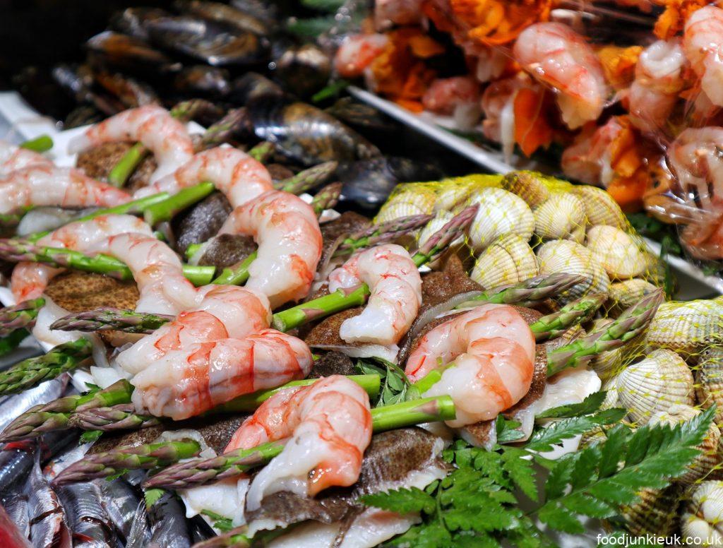 Popular Tapas Bar in Barcelona - Vinitus