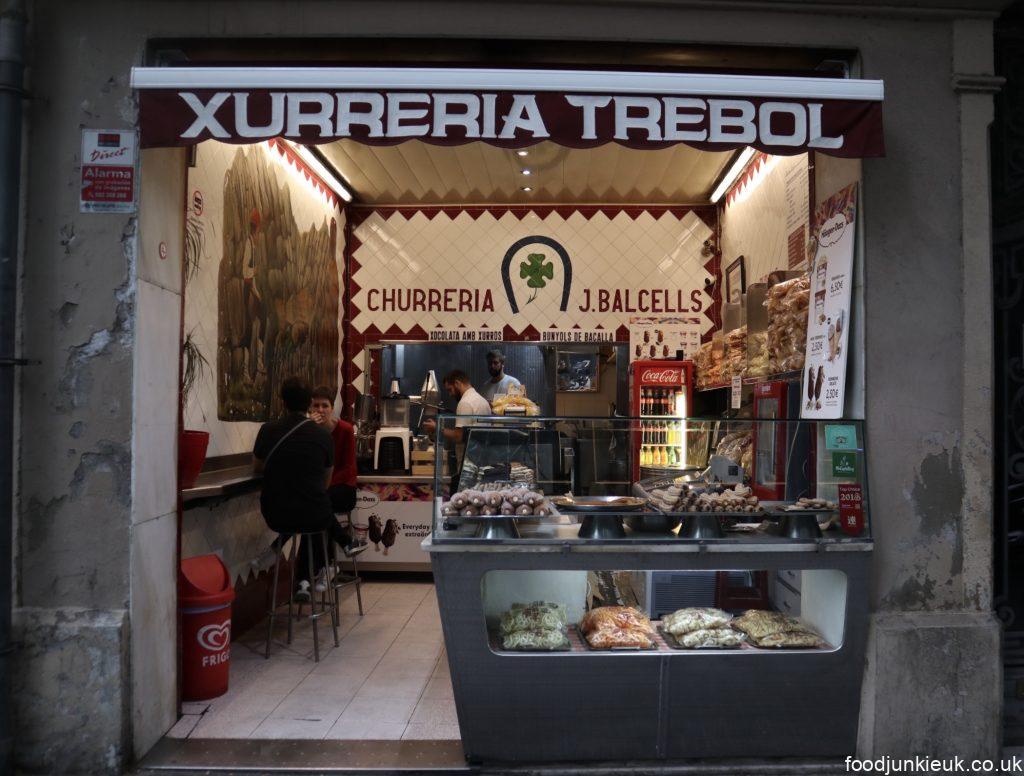 [巴塞隆納美食]西班牙必吃當地人大推的吉拿棒老店 – Xurreria Trebol