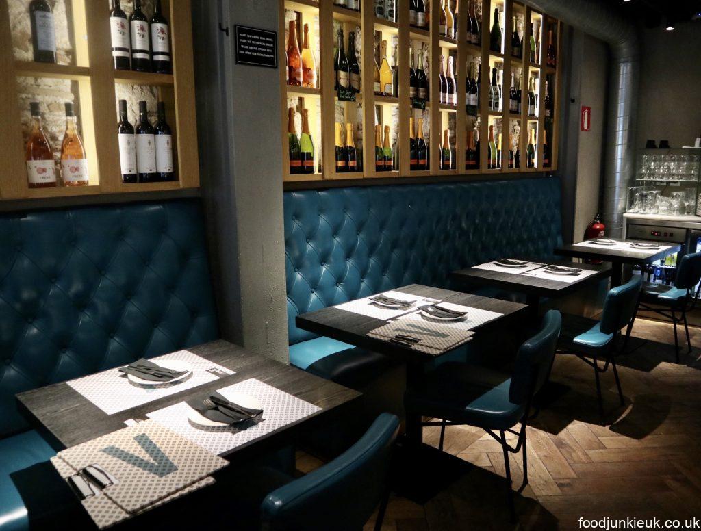 Popular Tapas Bar in Barcelona - Vinitus