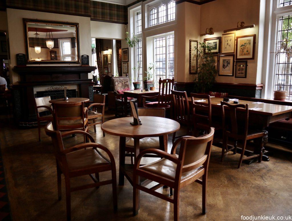 [英國曼城美食]充滿英國傳統美食的當地酒吧 - The Metropolitan