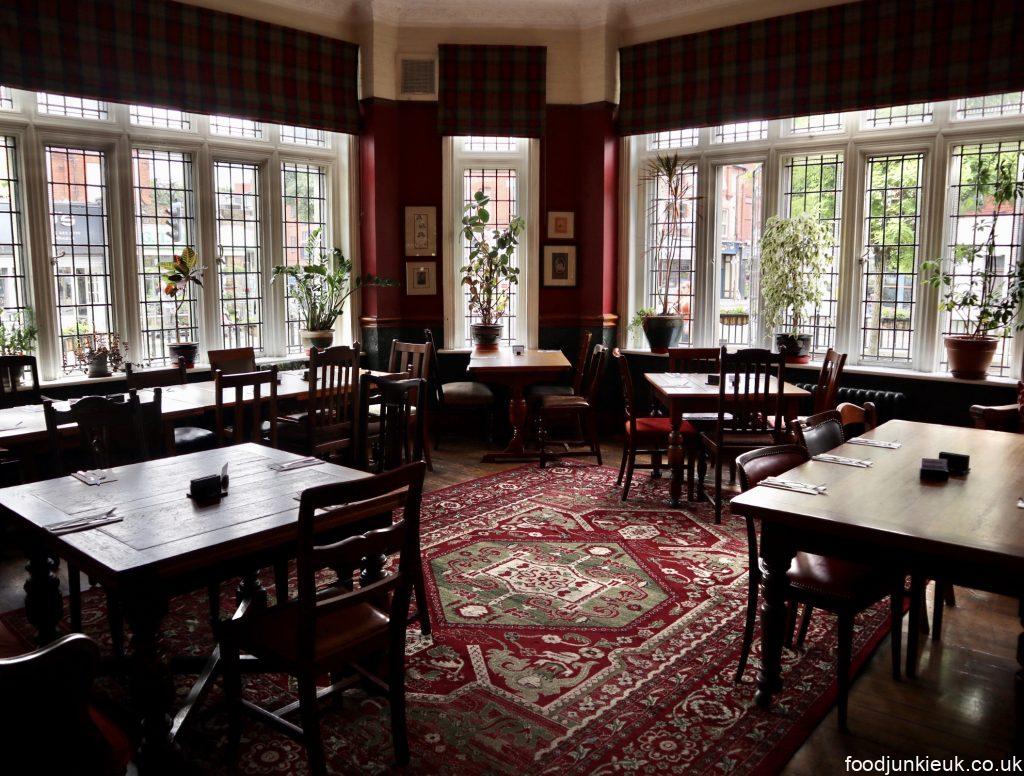 [英國曼城美食]充滿英國傳統美食的當地酒吧 - The Metropolitan